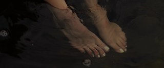 Anna Kendrick feet photo thumbnail