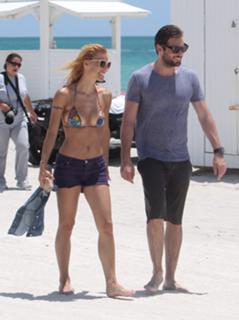 Michelle Hunziker feet photo thumbnail