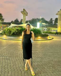 Anushka Sen feet photo thumbnail