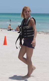 Michelle Hunziker feet photo thumbnail