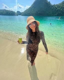 Nina Dobrev feet photo thumbnail