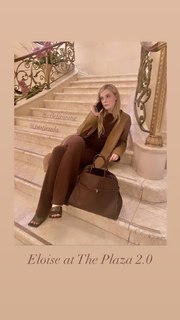 Elle Fanning feet photo thumbnail