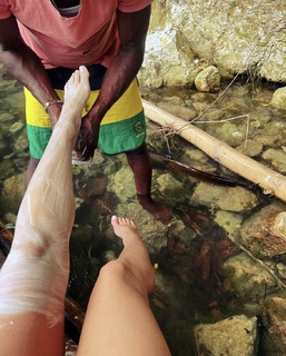 Lauren R. Wood feet photo thumbnail