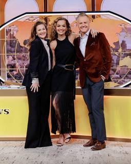 Rita Ora feet photo thumbnail