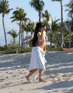 Kylie Jenner feet photo thumbnail