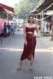 Kriti Sanon feet photo thumbnail