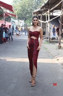 Kriti Sanon feet photo thumbnail