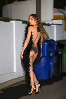 Rita Ora feet photo thumbnail