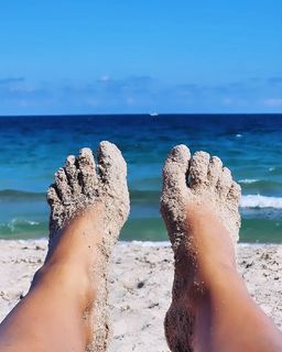 Lívia Andrade feet photo thumbnail
