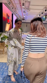 Deepika Padukone feet photo thumbnail