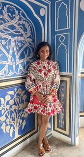 Mindy Kaling feet photo thumbnail