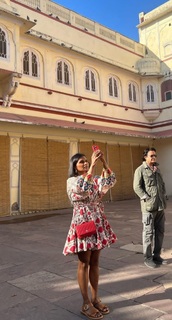 Mindy Kaling feet photo thumbnail