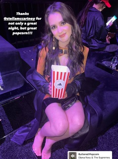 Laura Marano feet photo thumbnail