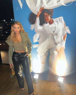 Jena Frumes feet photo thumbnail
