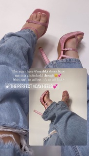 Iskra Lawrence feet photo thumbnail