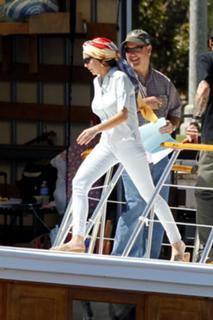 Lindsay Lohan feet photo thumbnail