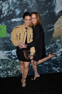 Demi Lovato feet photo thumbnail