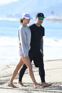 Alessandra Ambrosio feet photo thumbnail
