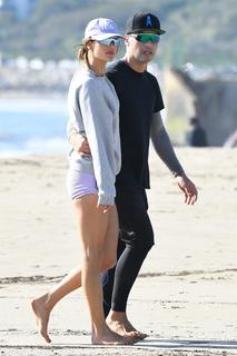 Alessandra Ambrosio feet photo thumbnail