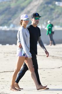 Alessandra Ambrosio feet photo thumbnail