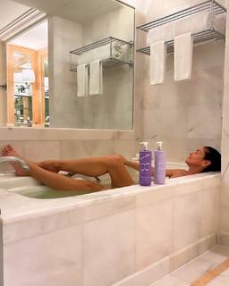 Cindy Crawford feet photo thumbnail