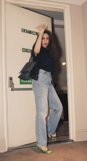 Karisma Kapoor feet photo thumbnail