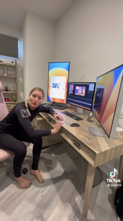 Justine Ezarik feet photo thumbnail