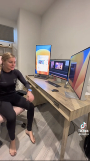 Justine Ezarik feet photo thumbnail