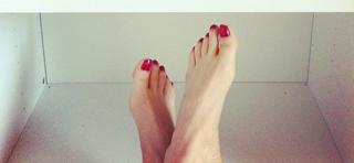 Mine Tugay feet photo 2