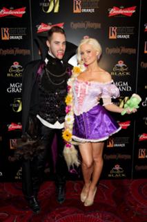 Holly Madison feet photo thumbnail