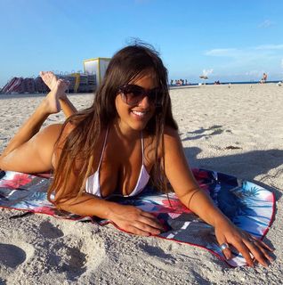 Claudia Romani feet photo thumbnail