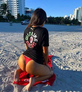 Claudia Romani feet photo thumbnail
