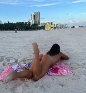 Claudia Romani feet photo thumbnail