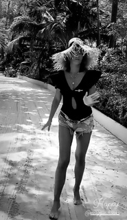Edyta Górniak feet photo thumbnail