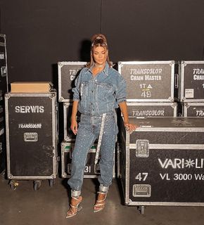 Edyta Górniak feet photo thumbnail