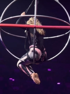 Carrie Underwood feet photo thumbnail