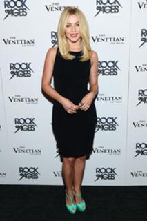 Julianne Hough feet photo thumbnail