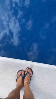 Isis Valverde feet photo thumbnail