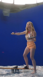 Sydney Sweeney feet photo thumbnail