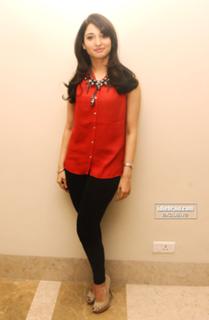 Tamannaah Bhatia feet photo thumbnail
