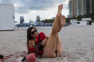 Claudia Romani feet photo thumbnail