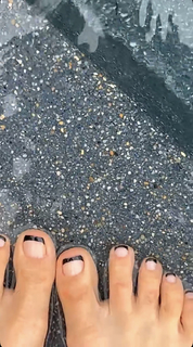 Amanda Cerny feet photo thumbnail