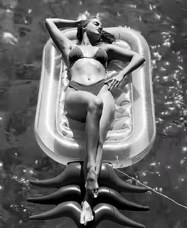 Karolina Pisarek feet photo thumbnail