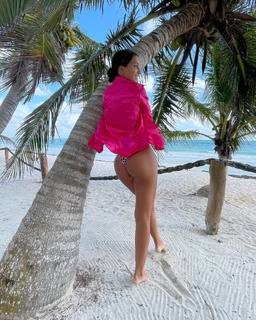 Zaira Nara feet photo thumbnail