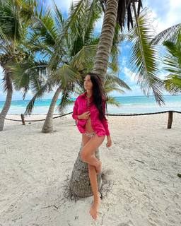 Zaira Nara feet photo thumbnail