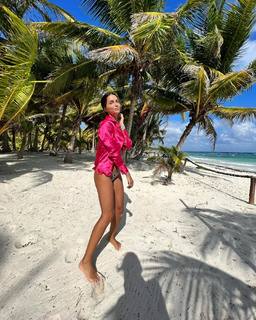 Zaira Nara feet photo thumbnail