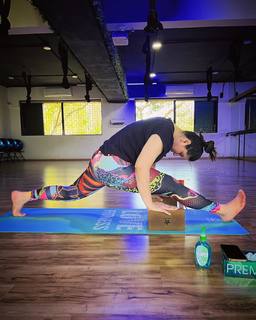 Zareen Khan feet photo thumbnail