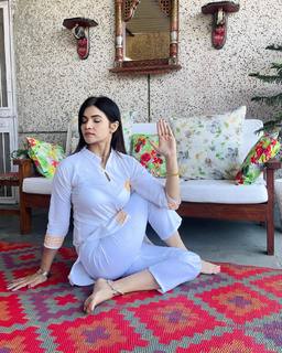 Poonam Yadav feet photo thumbnail
