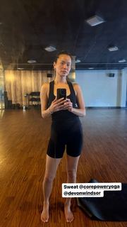 Jamie Chung feet photo thumbnail