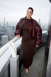 Ashley Graham feet photo thumbnail